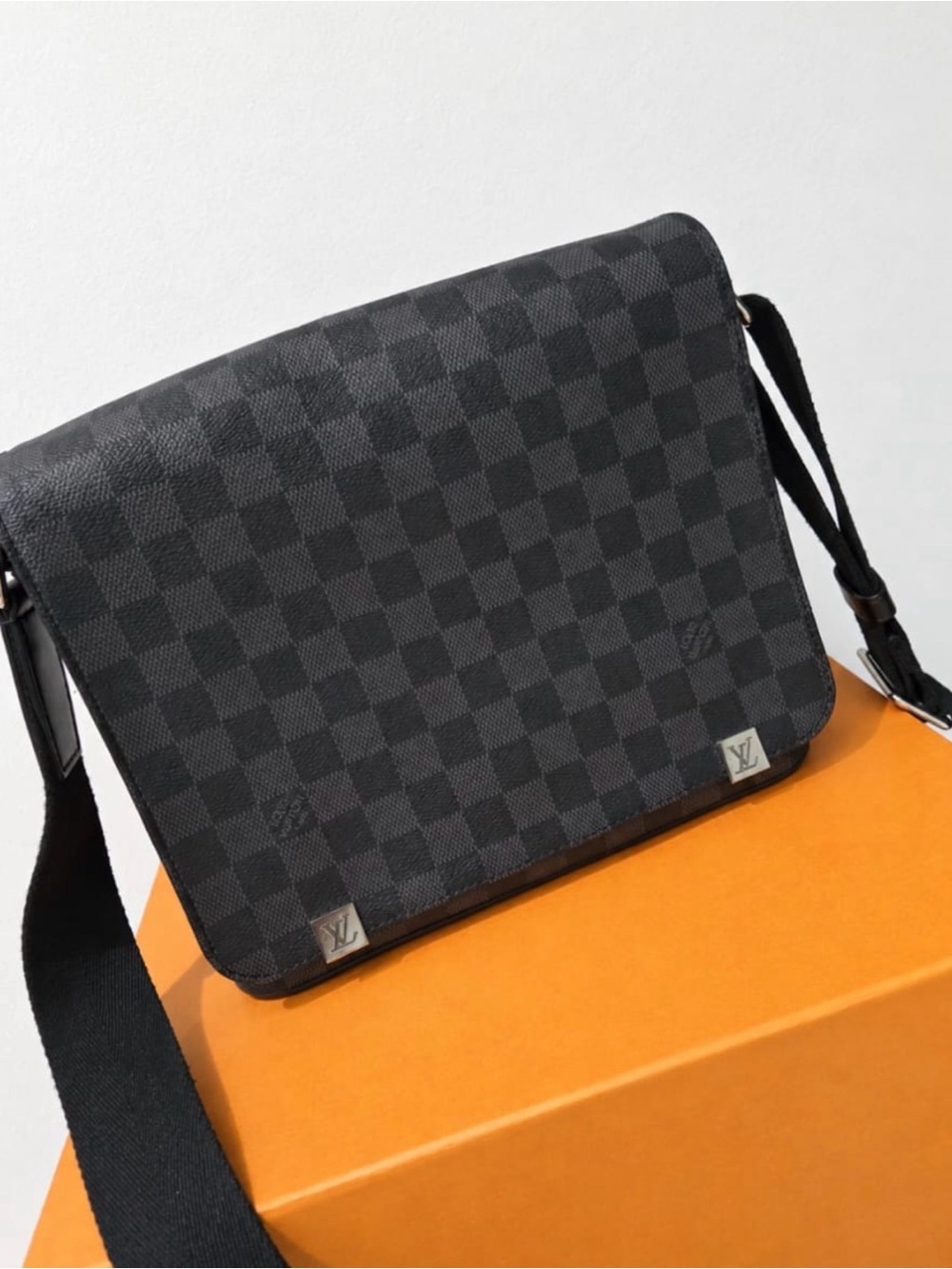 Louis Vuitton Damier Graphite Canvas Messenger Bag PM - Charcoal/Black